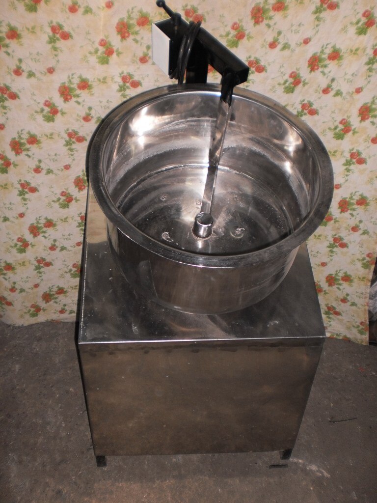 we are making DOUGH KNEADER MACHINE in INDIA.this machine is AVAILABLLE in ALL the SIZE of CAPACITY.