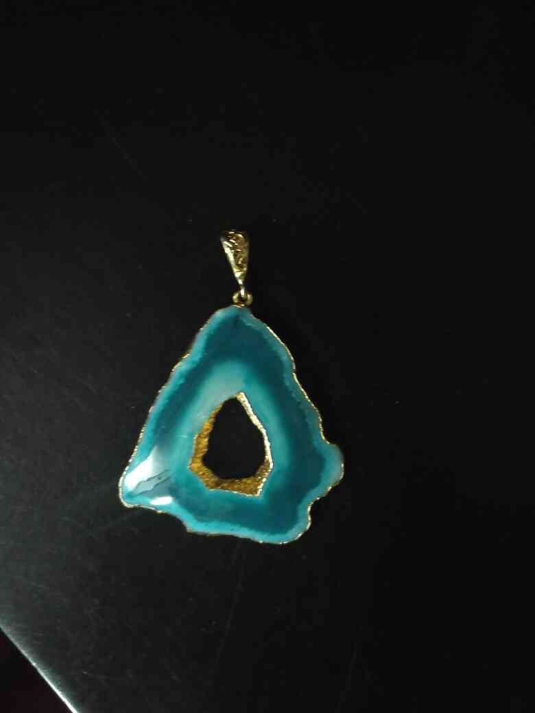 druzy stone pendent gold plated
natural stone
weight - 35 grams