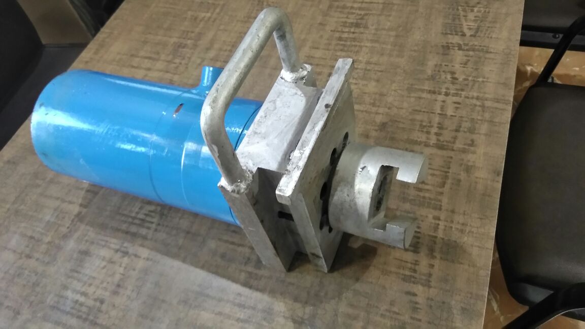 We are Manufacturer and supplier of Hydraulic Cylinder for QC 1 Slide Gate System.