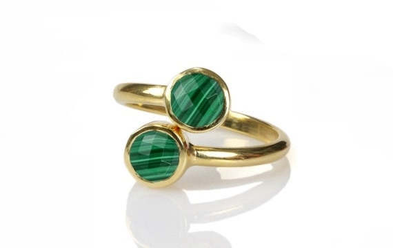 Adjustable Round Malachite Bezel Set Charm RINGS For Women/Verstellbare runde Malachit-Lünette Set Charm RINGS Für Frauen/Ensemble de Lunette de Malachite Ronde Réglable
With a goal to give greatest fulfillment to our customers, we offer the best quality combination of Malachite Bezel Set Ring. These ring are outlined by our talented experts utilising quality-tried fundamental materials with magnificent gold plating. Offered earrings are generally worn amid different gatherings, relational unions, celebrations and different events to get satisfying look. Moreover, these Malachite Bezel Set Ring are accessible with us in various styles, outlines, sizes and shapes at sensible costs.
Product Details :
Gemstone - Malachite
Gemstone Size - 6 mm
Shape - Round
Size - Adjustable