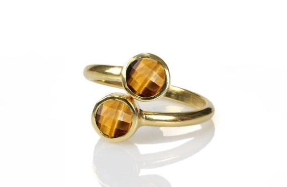 Adjustable Tiger Eye Round Bezel Set Charm RINGS For Women/Ensemble de lunette réglable pour lunette de tigre ROLLE POUR FEMME/Einstellbare Tigerauge Runde Lünette Set Charm RINGS Für Frauen
With a goal to give greatest fulfillment to our customers, we offer the best quality combination of Tiger Eye Round Bezel Set Ring. These ring are outlined by our talented experts utilising quality-tried fundamental materials with magnificent gold plating. Offered earrings are generally worn amid different gatherings, relational unions, celebrations and different events to get satisfying look. Moreover, these Tiger Eye Round Bezel Set Ring are accessible with us in various styles, outlines, sizes and shapes at sensible costs.
Product Details :
Gemstone - Tiger Eye
Gemstone Size - 6 mm
Shape - Round
Size - Adjustable