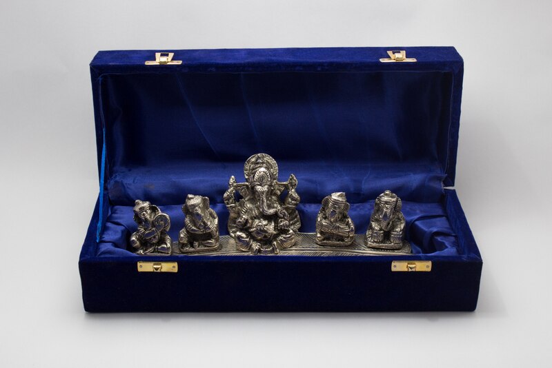 Banana Leaf Ganesha Metal Idol made by the hands of the expert Artisan from Jaipur with Quality Hand Carving and Silver polished product which is use for Decor as well as gift purposes to loved once.