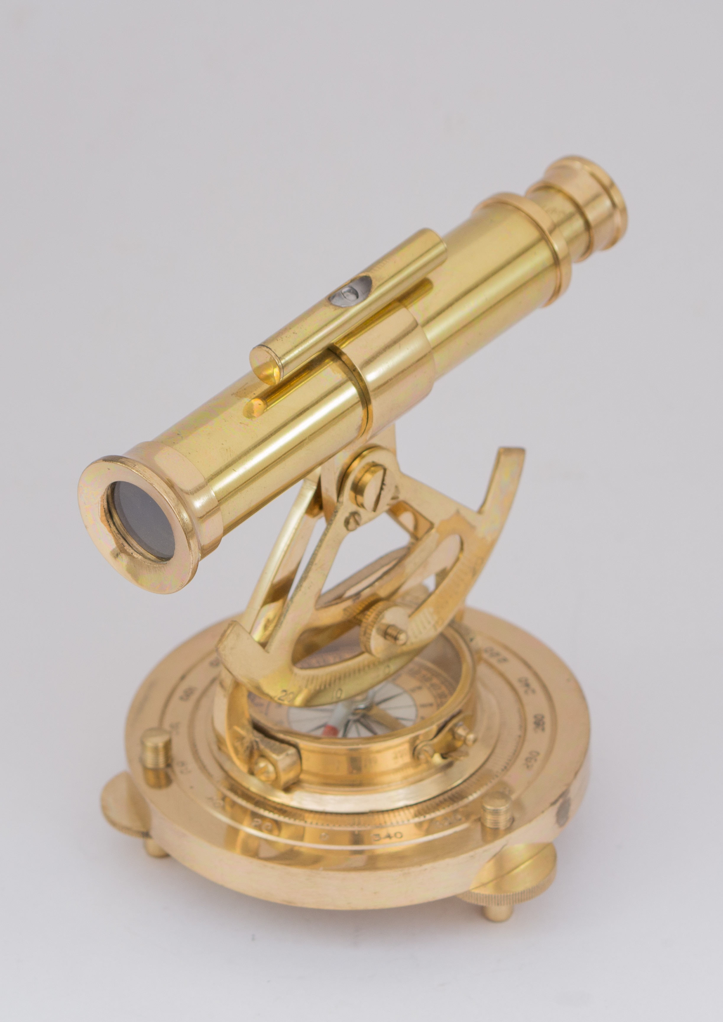 Antique Telescope with Compass Base made by the hands of the expert Artisan from Jaipur which is finished with Quality Product finishing which is use for decoration as well as use for outdoor activities also use for gift purposes.