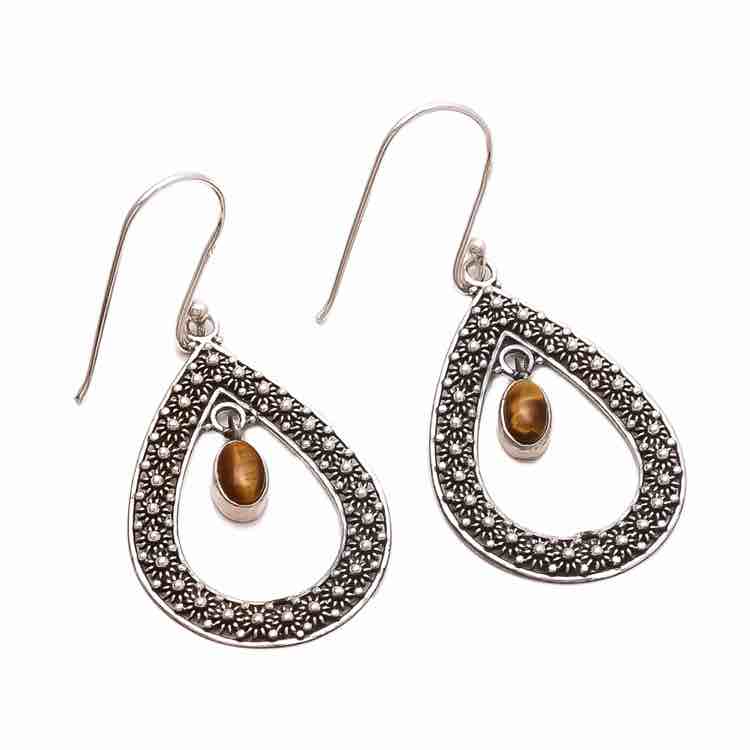 Metal Type: 925 Sterling Silver
Weight: 6.1 gm
Length: 5 cm
Width: 2.6 cm