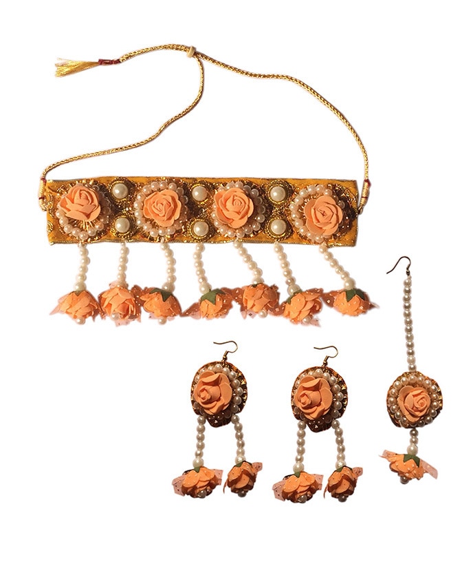 Gotta Patti Full Set {(1) Gotta patti Necklace (2) Gotta patti Ear Ring (3) )Mang Tikka }
Occasion: Mehendi, Pre-Wedding Pooja, Wedding Day.
Light weight jewellery
Images Shown of actual product . There may be slight variation in the color & texture being hand crafted , & due to photographic effect.All items must be sold/purchased /returned altogether.