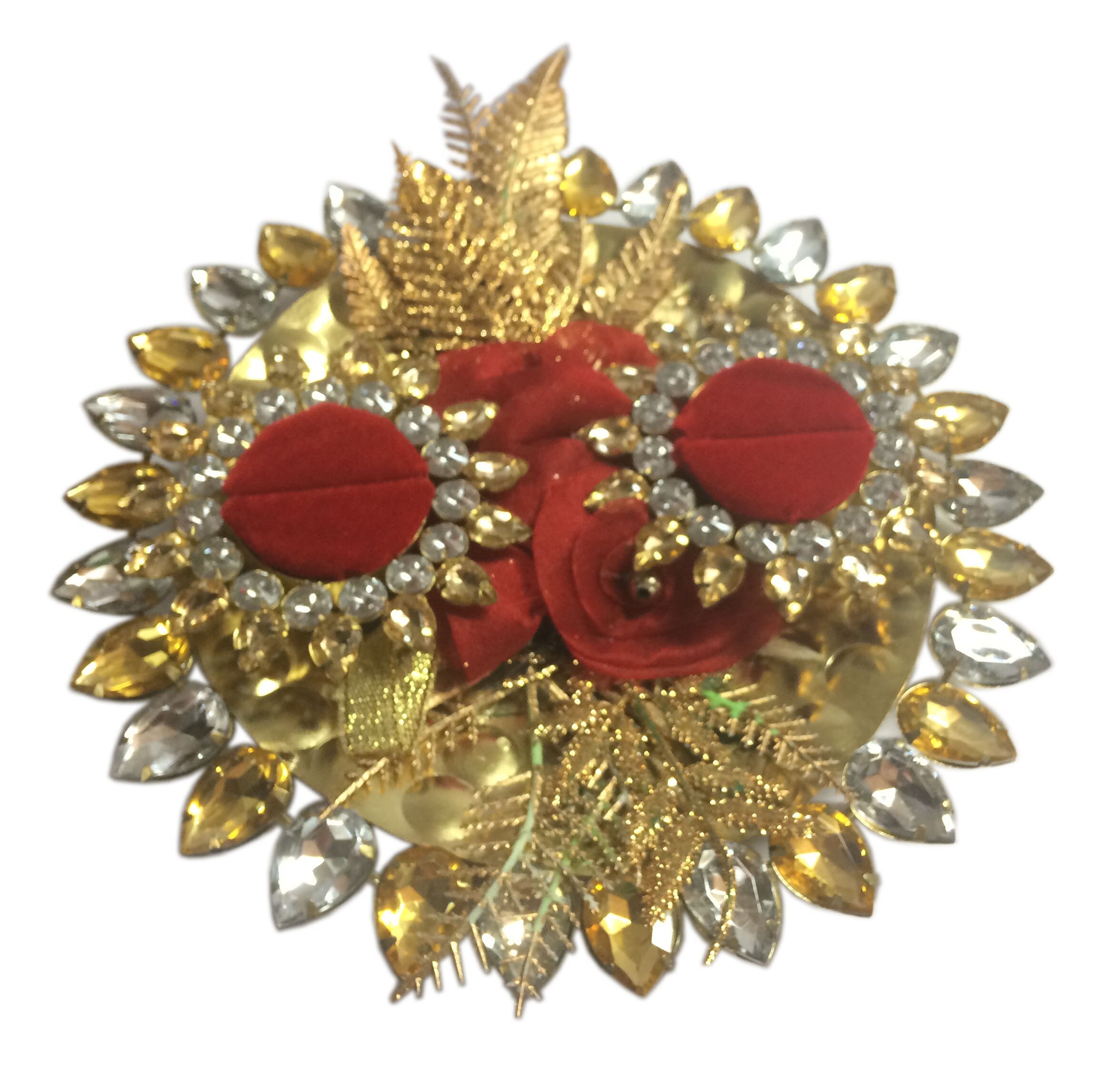 Platter Size:7
Material :Metal
Pick this golden glitter wedding engagement ring platter with couple ring holder that comes from the hub of Loops and Knots. This is styled with the durable and high quality material, that makes it a worthy addition. The platter gives you an ideal purchase that can add more charm to the entire occasion of your family. Note: Image shown above is Indicative only, Color may differ from the picture shown (Features will remain same or More)
