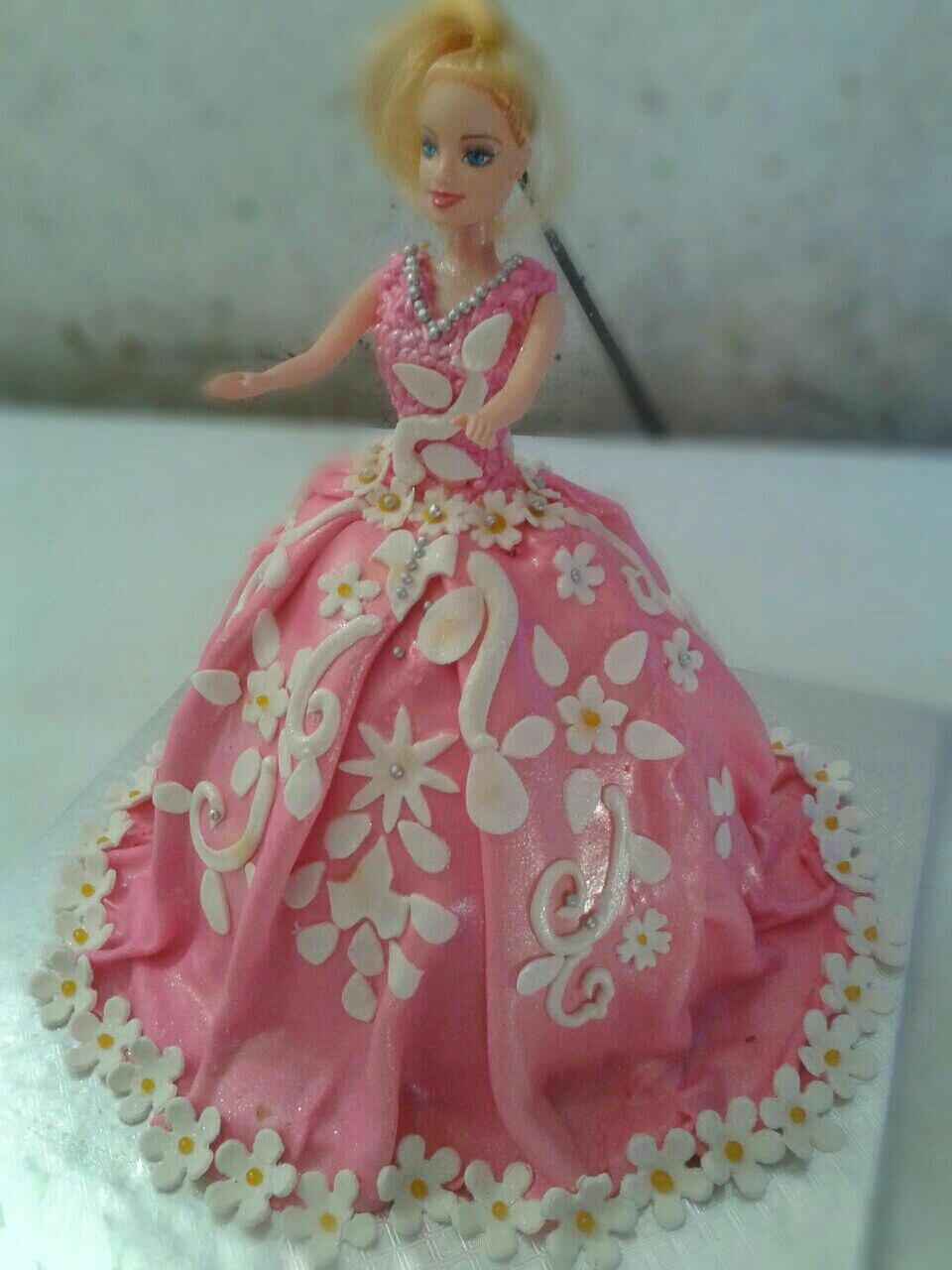 Founted cake of 5kgs. Multiple color options and models