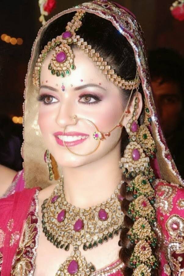 Best Wedding Makeup, and Pre Wedding Makeup in Tirupur Look and feel your Best on your Wedding Day with Toni and Guy Tirupur customized Pre-Bridal and Bridal Packages! We have mastered the art of airbrush Bridal Makeup to give you the most Radiant and Flawless Skin. Toni and Guy Tirupur Salon’s Bridal Makeup Services in Tirupur. Toni and Guy Salon gives you the look that you want… right from the Beauty Trends of the Present Season… to completely Traditional… Contemporary to a blend of Ethnic and Modern…on your Wedding Day