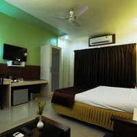 Oleander Suite is luxuriously spaced, spacious 320 sqet feet is maintained with a king-size bed, a writing desk and a sofa set. Amenities include: cable TV, a telephone tea coffee maker
