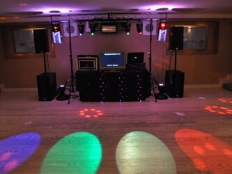 WE RE ORGANISED DJ & orkesta