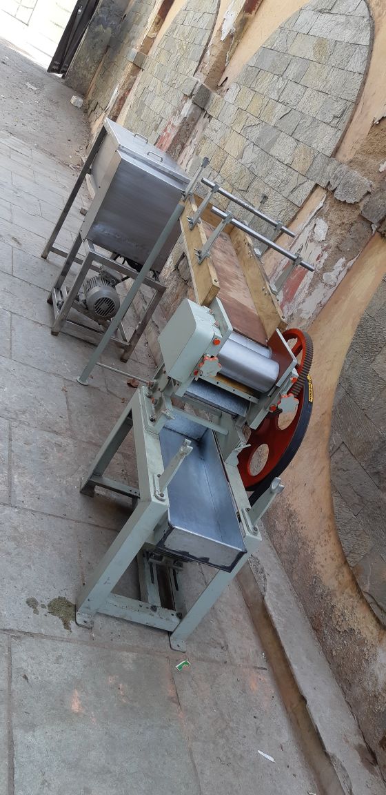 Noodles making machine.capacity of 50kg/hr, without steamer n drayer