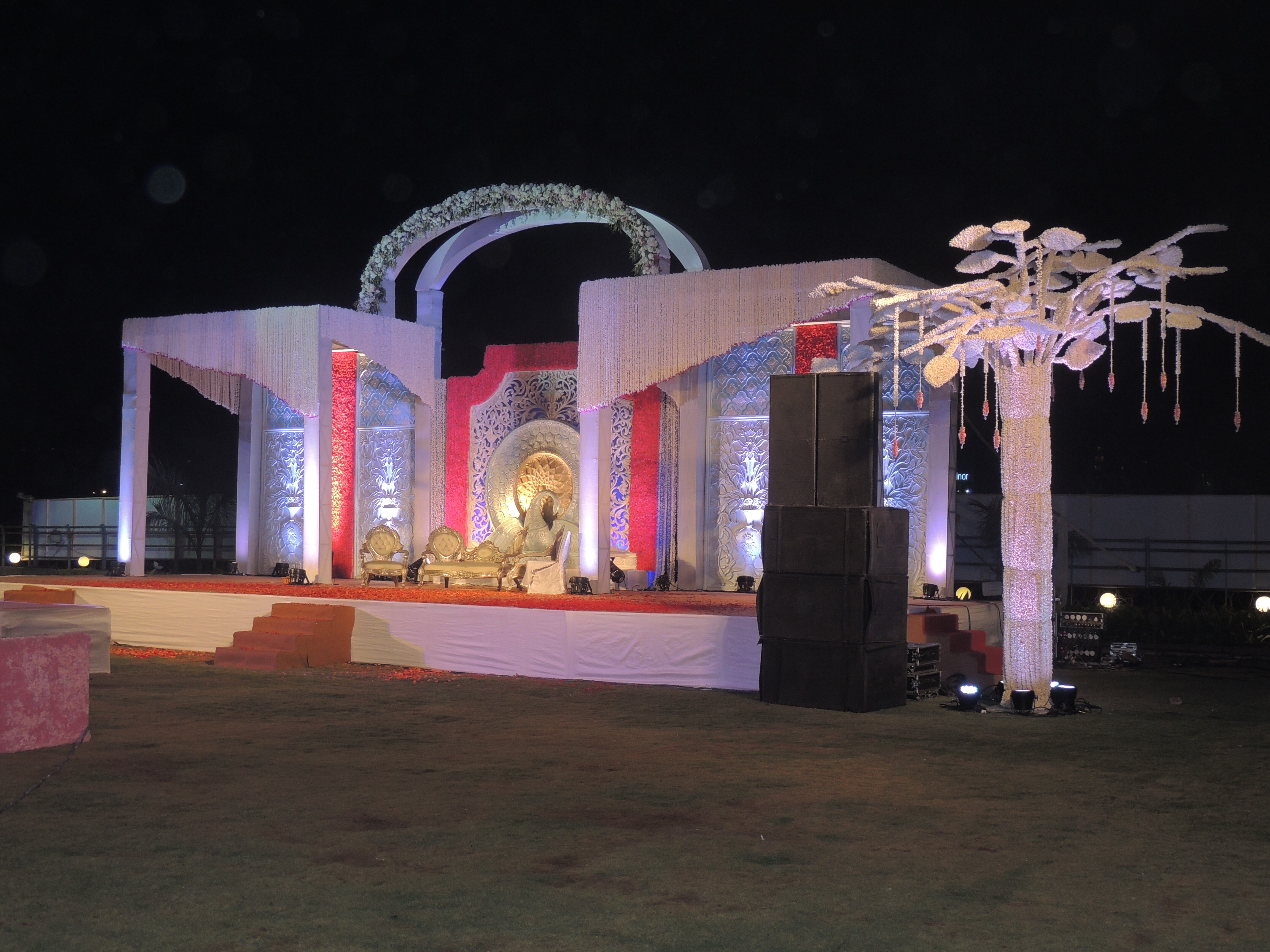 Rohi Villa Palace, a place bustling with creative minds woven into years of unmatched expertise is quite a name when it comes to services pertaining to Event Management and Marriage Halls. If holding a wedding in one of the most picturesque locations around has been your dream, then Rohi Villa Palace is that place where ‘Dreams Come True’. With amenities and facilities, beyond words, style and elegance blend in smoothly at Rohi Villa Palace. Leaving you at peace, we will take care of everything to be culminated into perfection. Here you will find a wide array of setup and design choices to suit your concept of the dreamlike wedding. Delivering the best Event Management solutions has been the top priority of Rohi Villa Palace, ever since its inception in 2003, at Lane No. 7, Koregaon Park. From concept to conceptualisation, we look into every need that might surface during a wedding. With our 100+ workforce, any event is bound to be a Definite Success. Our Specifications Banquet Hall