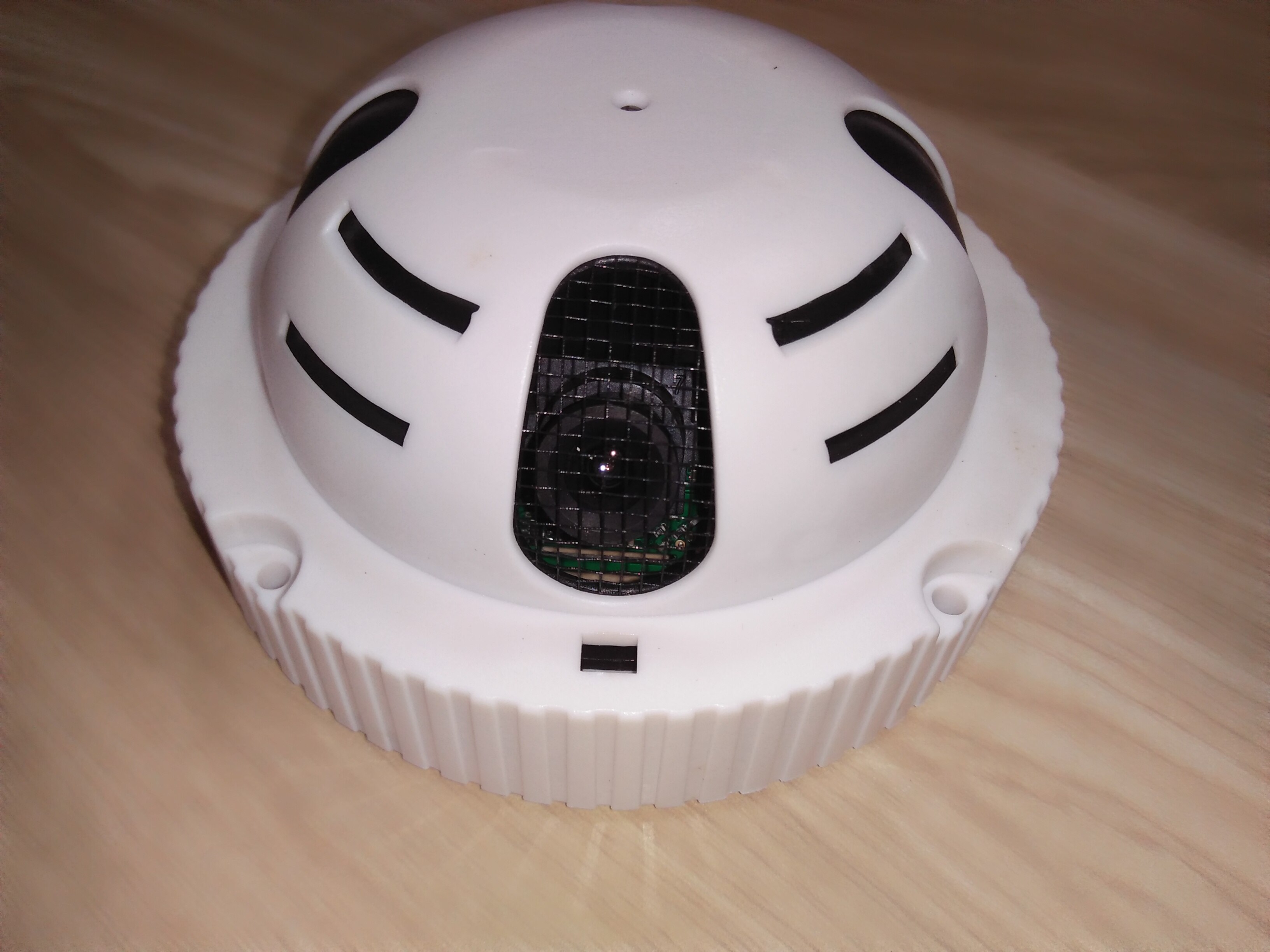 900 TVL
Effio-CCD CAMERA