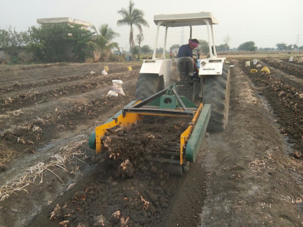 FEATURES
Robust Frame
Reversible Cutting Blade
Soil-retaining wings
Heavy Duty Lift7
