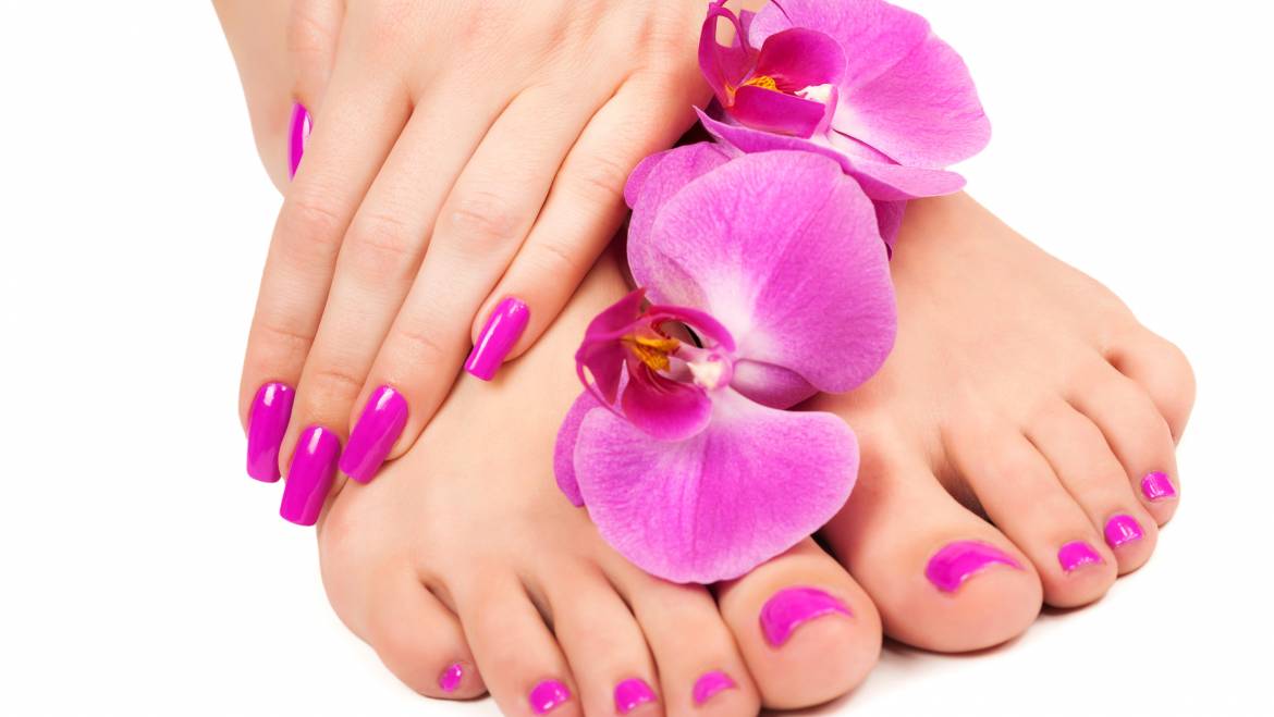 Manicure & Pedicure
A good manicure will clean and shape your nails and treat your cuticles, which is vital for keeping your nails healthy and strong.
Looking after feed and hands is nowadays a must. Soft and good-looking hands and feed is an immaculate impression of a well groomed appearance.
Nothing looks better than clean well-maintained fingernails and freshly painted toenails in summer. Regular manicures and pedicures will enhance the health of your fingernails and toenails, promoting faster growth and maintaining well moisturised cuticles.