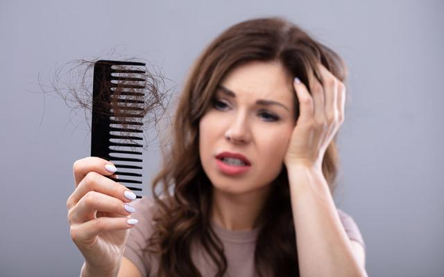 क्या आपके बाल झड़ते हैं या पतले हैं? |  KYA APKE BAL JHADHTE HAI YA PATLE HAIN? |  DO YOU HAVE HAIR FALL OR THINNING? - www.saralvichar.in