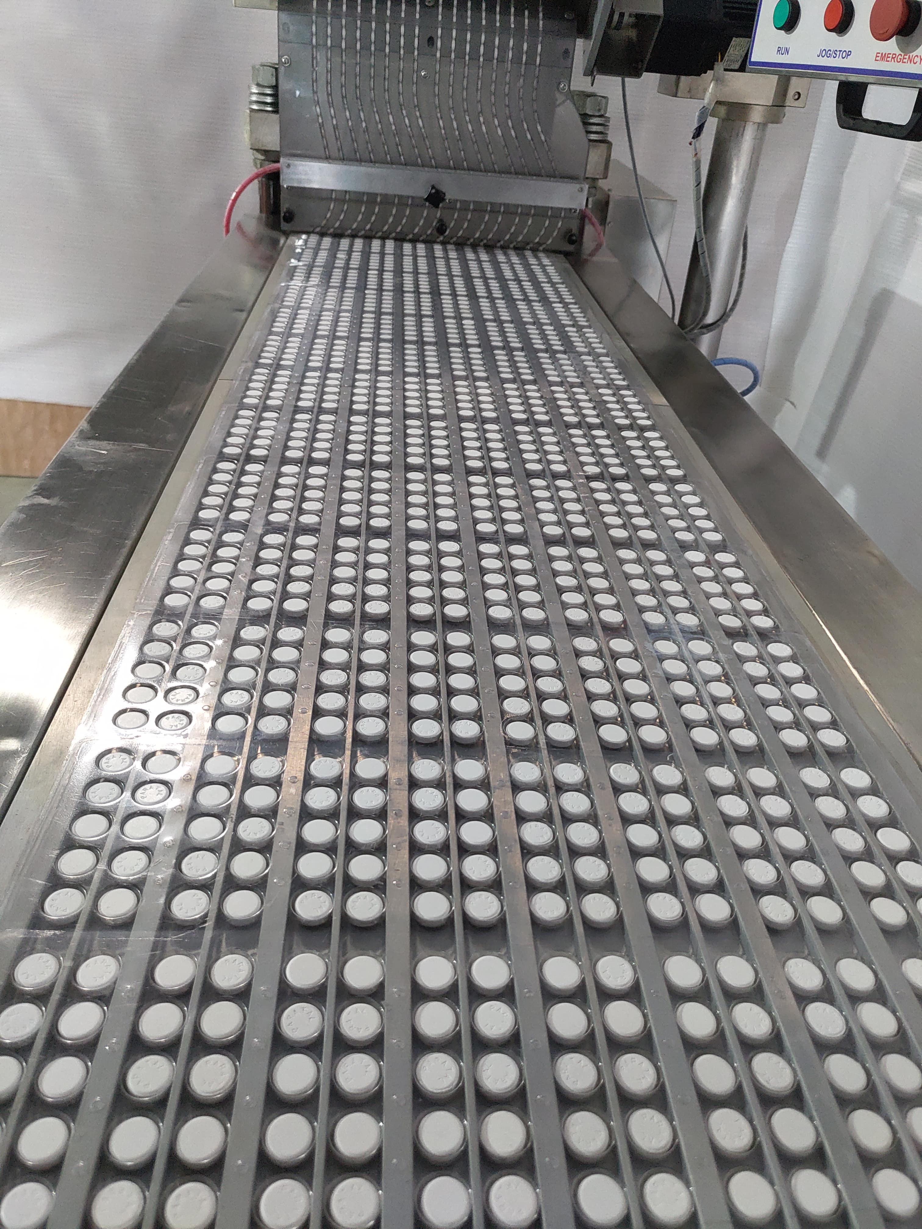 ALBLIS: Automatic Flat Plate Blister Packing Machine