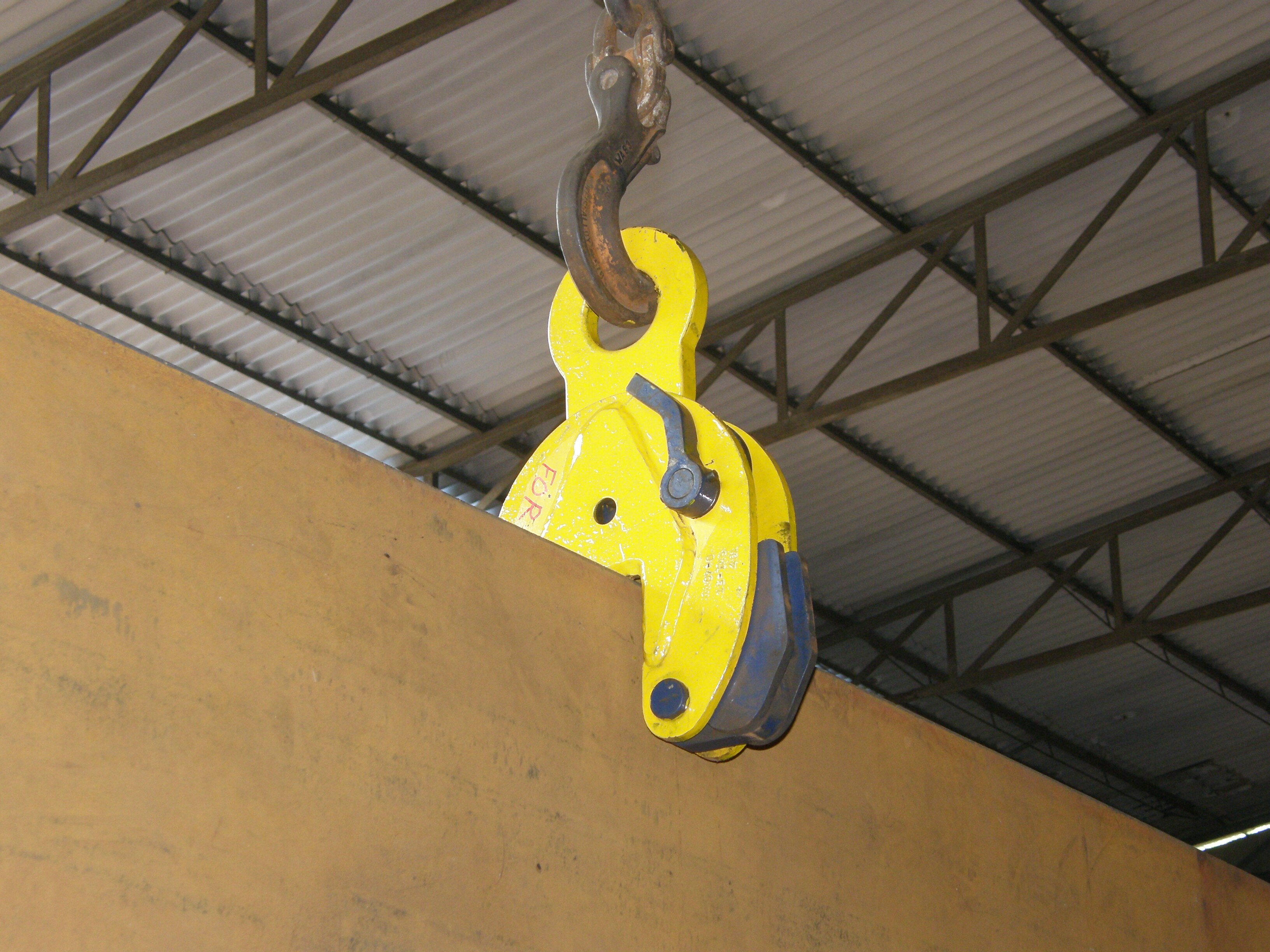 VERTICAL PLATE LIFTING CLAMPS C J Engineering Works, Ahmedabad