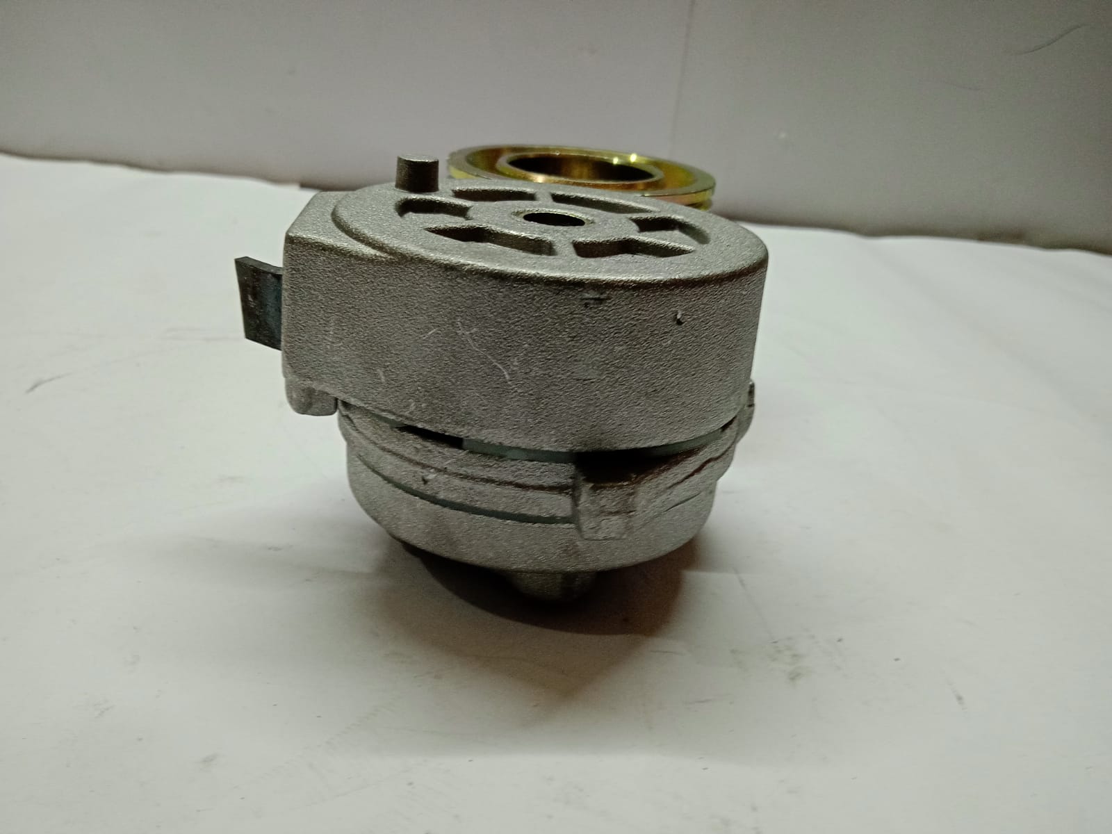BELT TENSIONER ASSY.