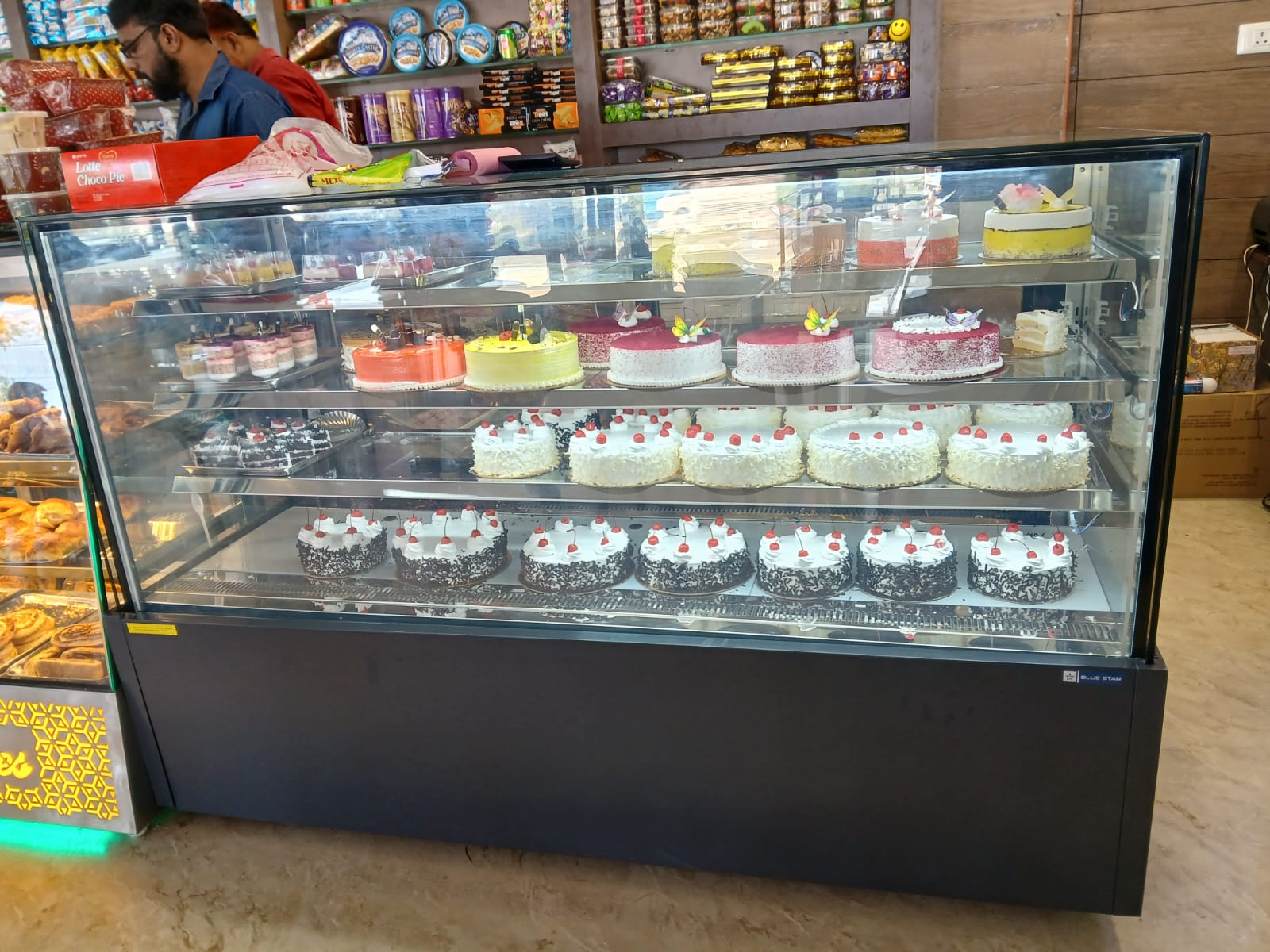 PASTRY SHOWCASE image 1