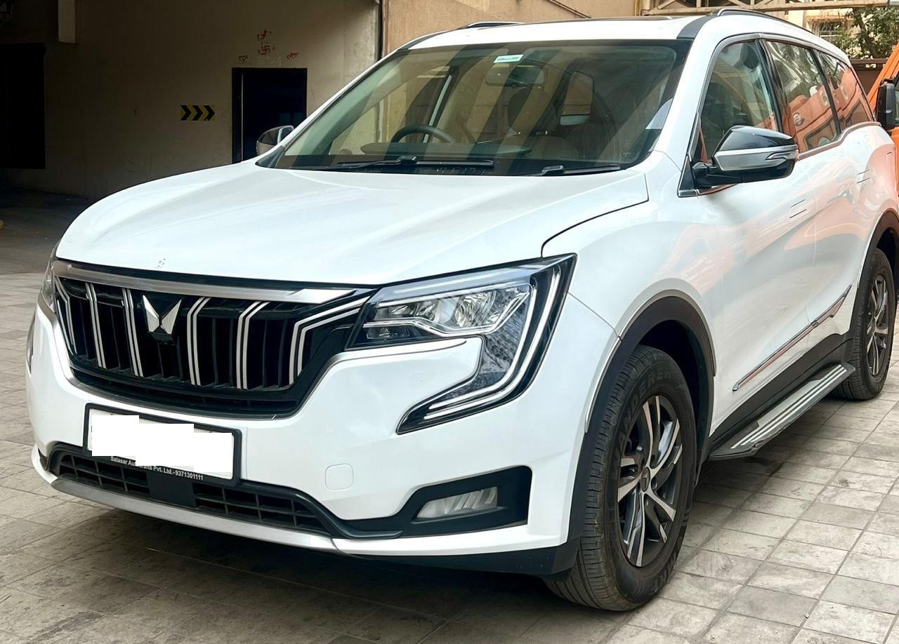 Mahindra XUV700 Whit