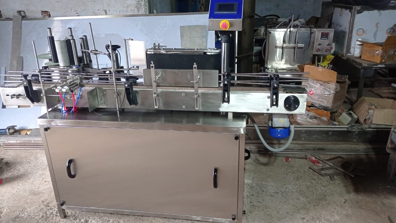 Automatic self adhesive vertical bottle sticker labeling machine image 1