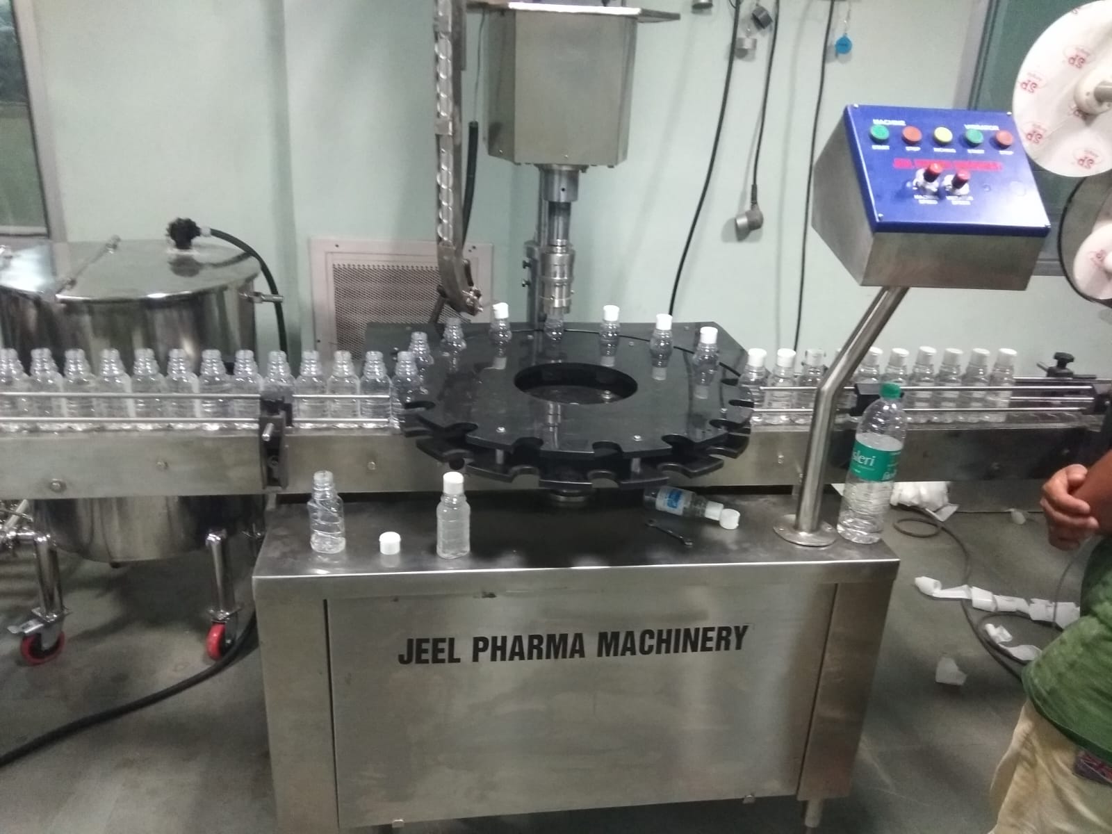 Automatic single Head screw cap sealing machine image 1