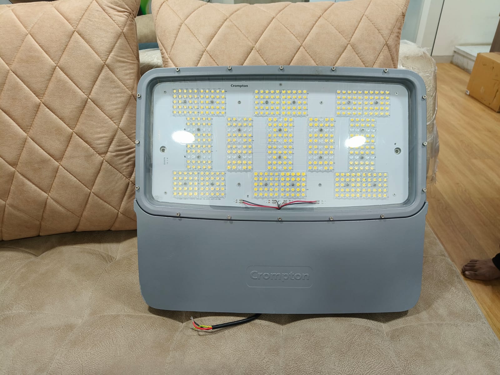 CROMPTON 400 WATT LED FLOOD LIGHT image 1