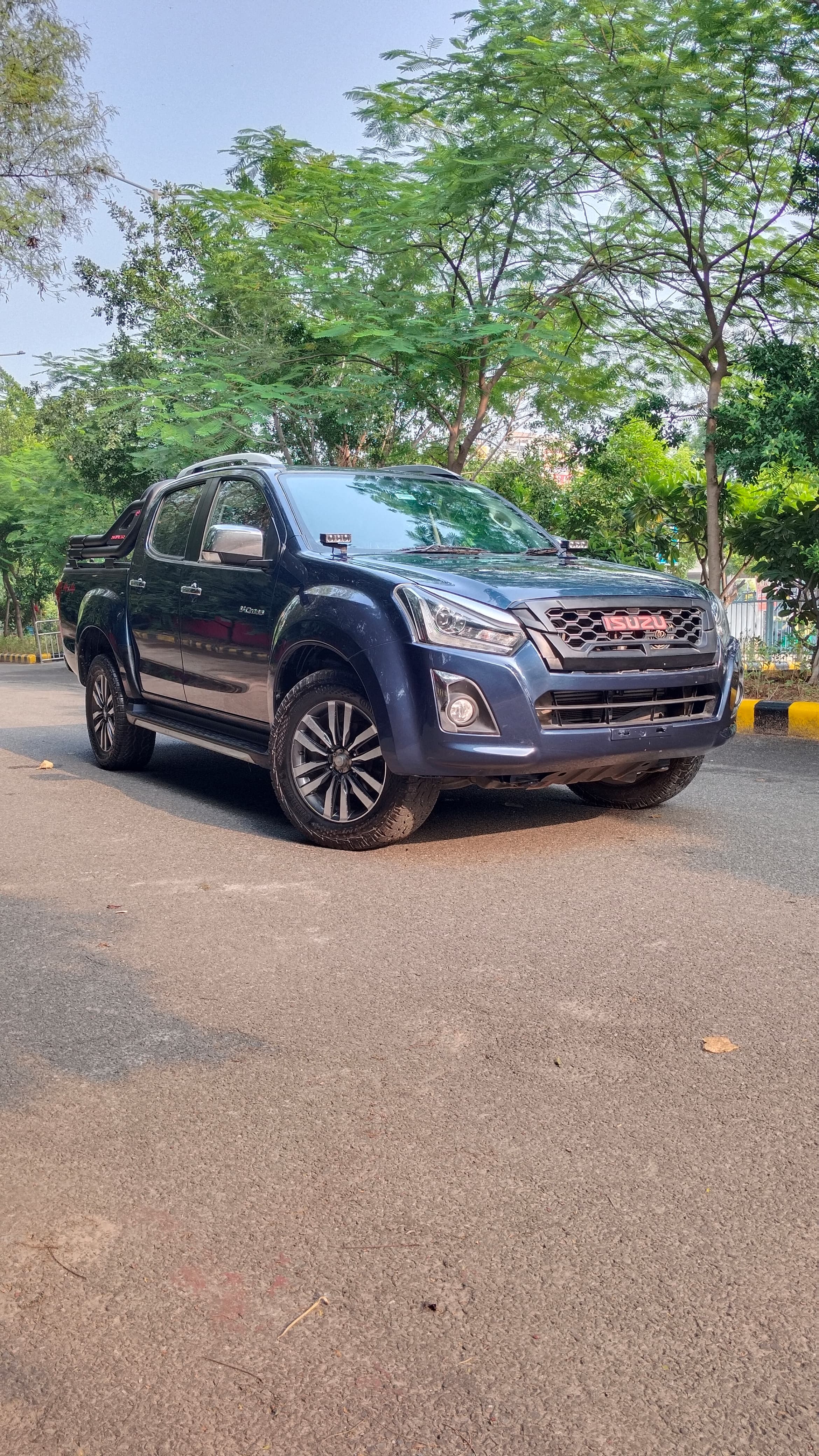 ISUZU V-CROSS Z PRESTIGE 4X4 2023 APR. image 1