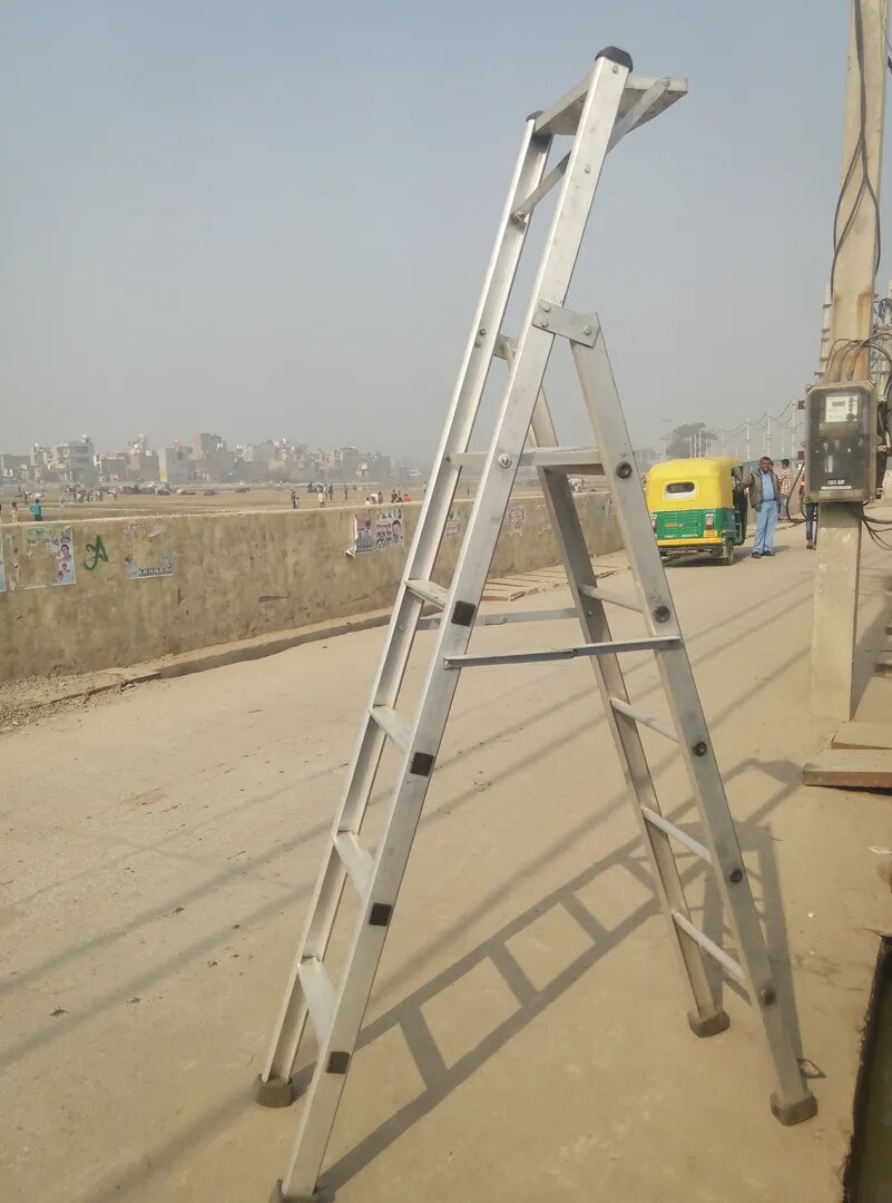 ALUMINIUM DOUBALE PLATFORM LADDER image 1