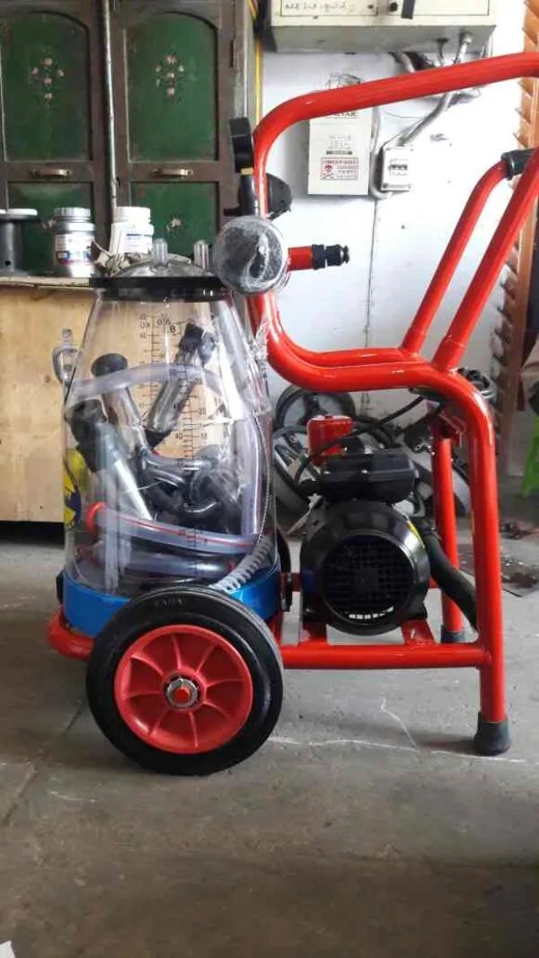 Automatic Milking Machine image 1