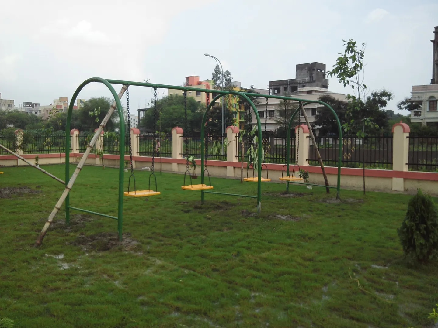 4 Seater Swing image 1