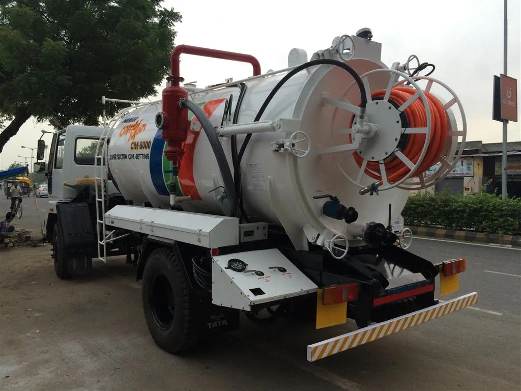 HIGH PRESSURE JETTING CUM SUCTION MACHINE image 1