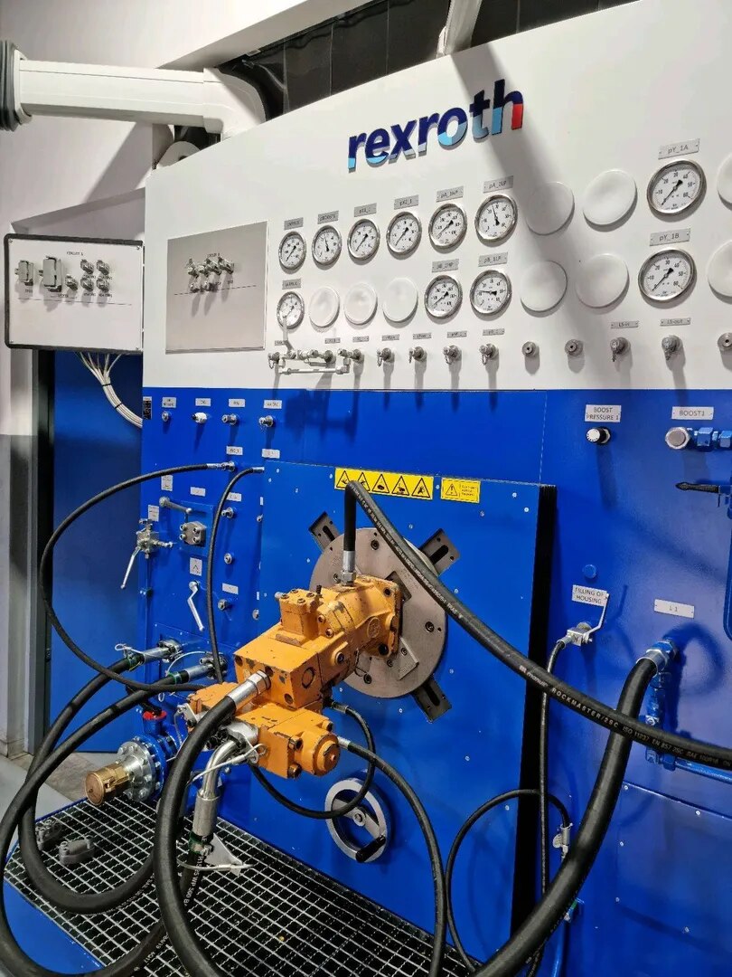 REXROTH VARIABLE PISTON PUMP image 1