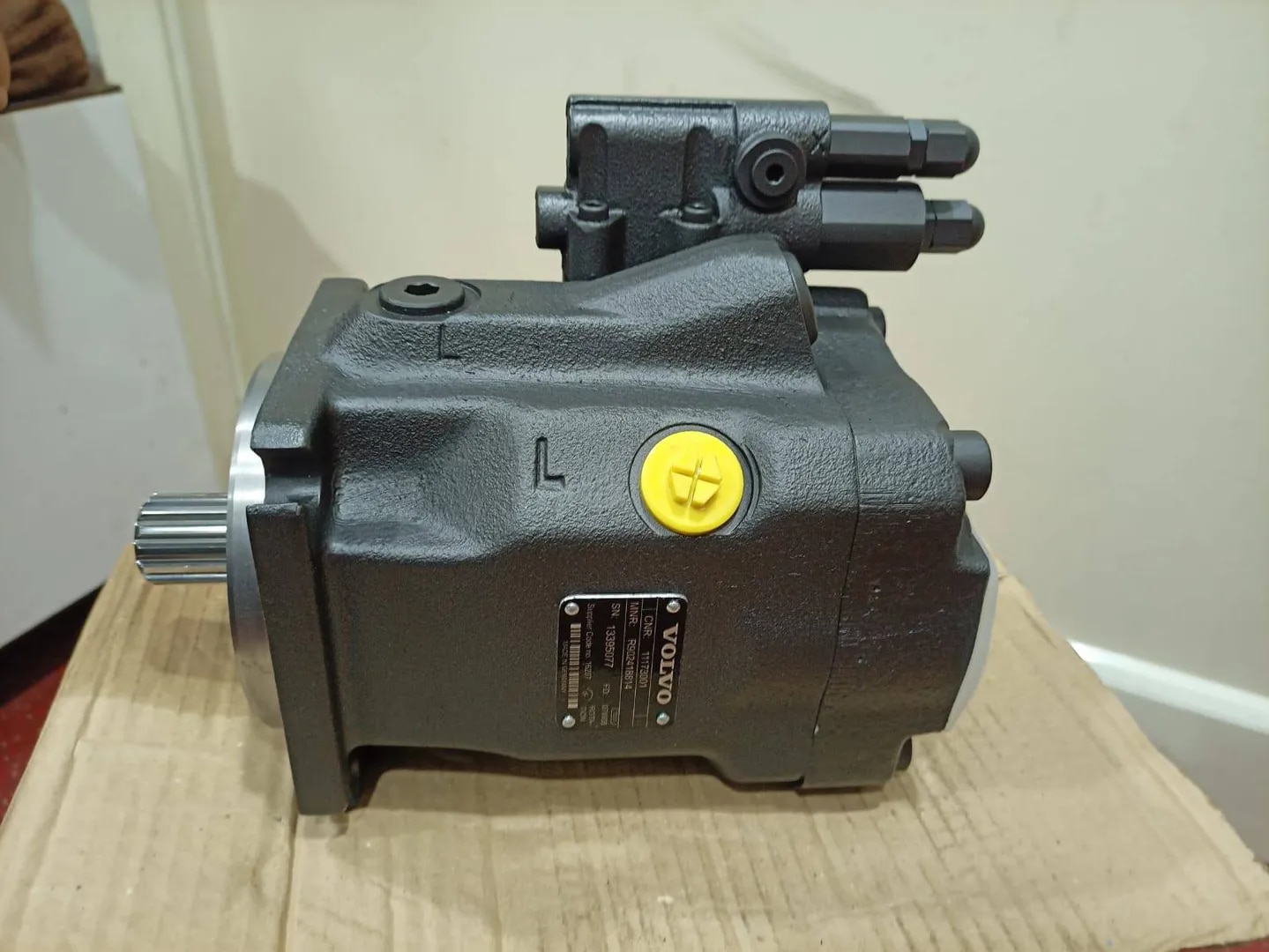 Volvo Loader Hydraulic Pump image 1