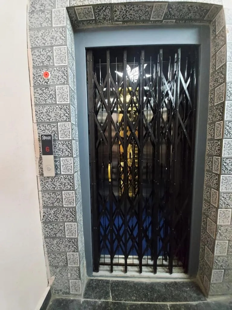 COLLAPSIBLE GATE LIFTS/ELEVATORS image 1