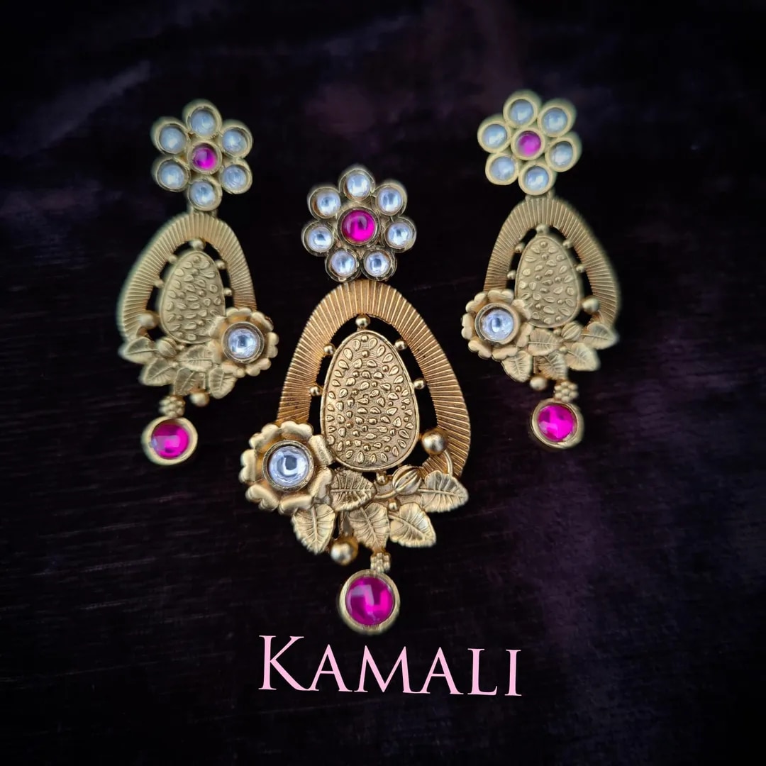 Kundan Pendant With Stud image 1