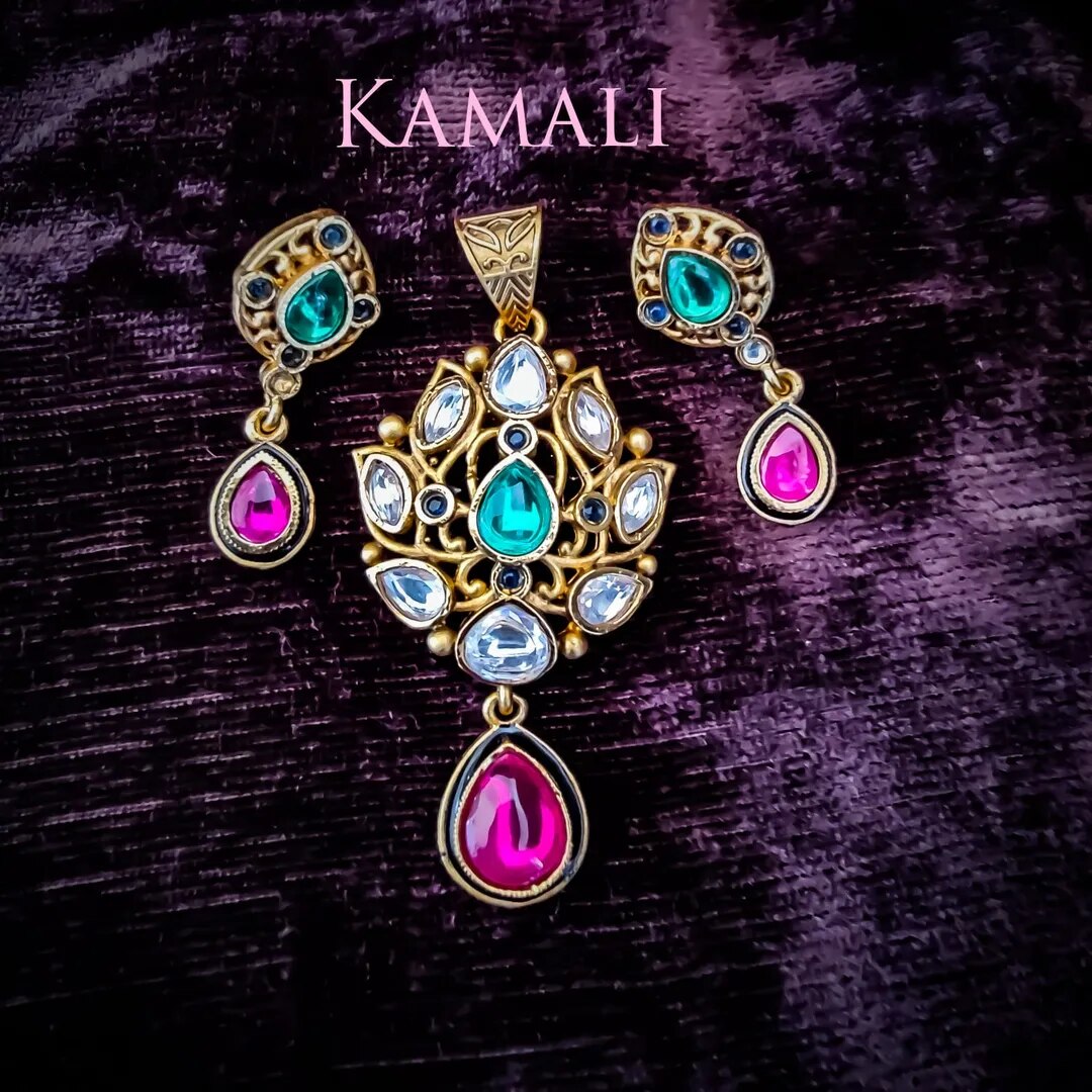 Lotus Kundan Pendant Set image 1