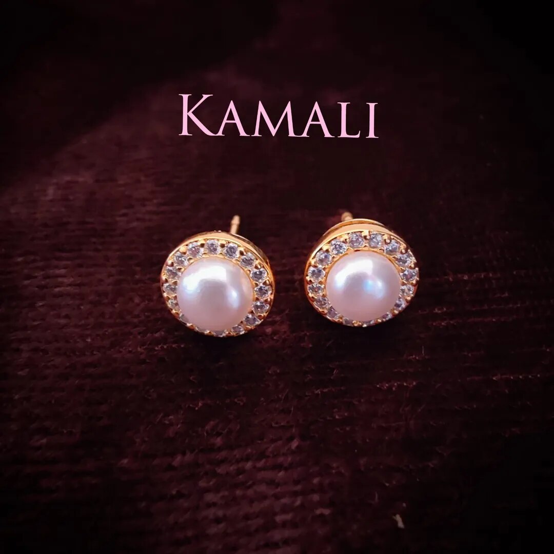 Daily Use Pearl Stud image 1