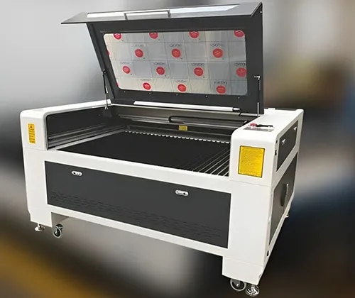 Laser cutting machine image 1