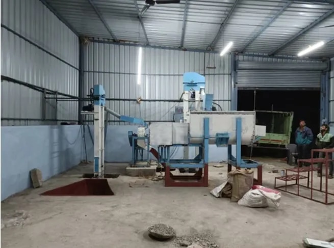 Semi Automatic Cattle Feed Machine image 1