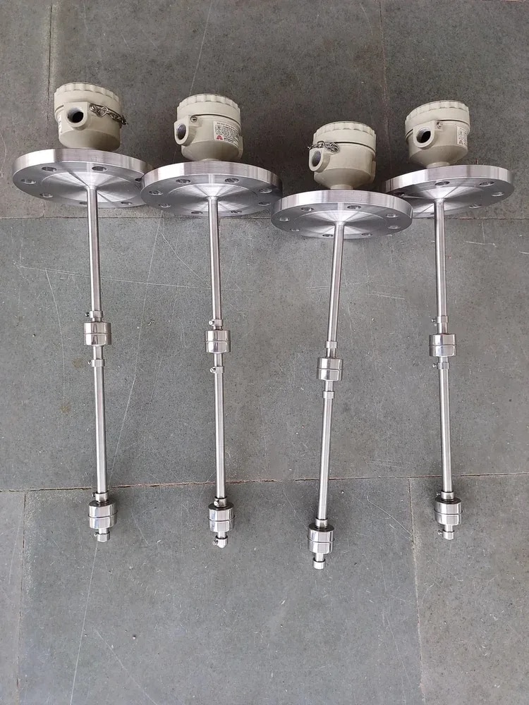 Top Mounted Magnetic Level Switches image 1
