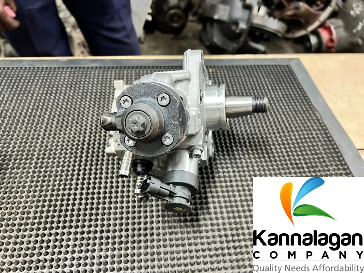 Bharatbenz 4 cylinder diesel pump new image 1