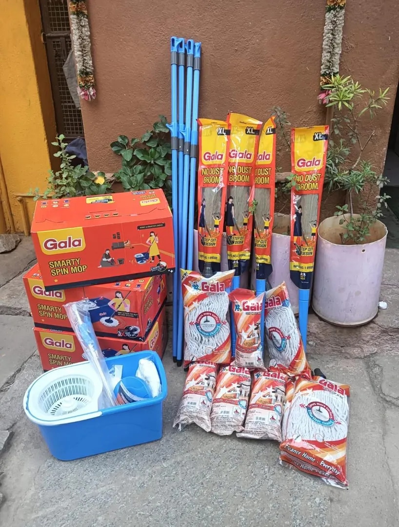 Gala Mops & Brooms image 1