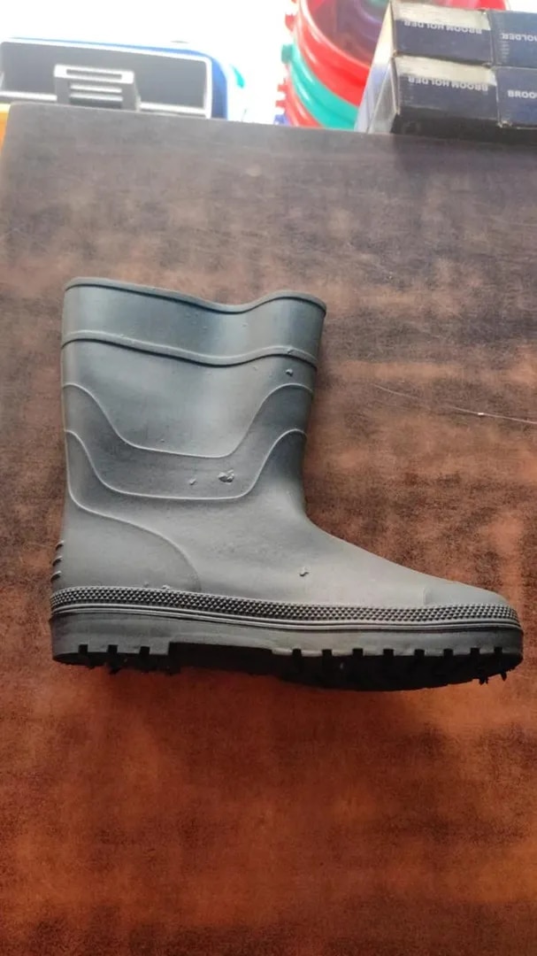Rubber boots image 1