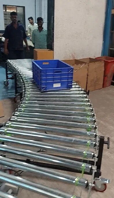 FLEXIBLE POWERED / IDLE ROLLER CONVEYOR image 1