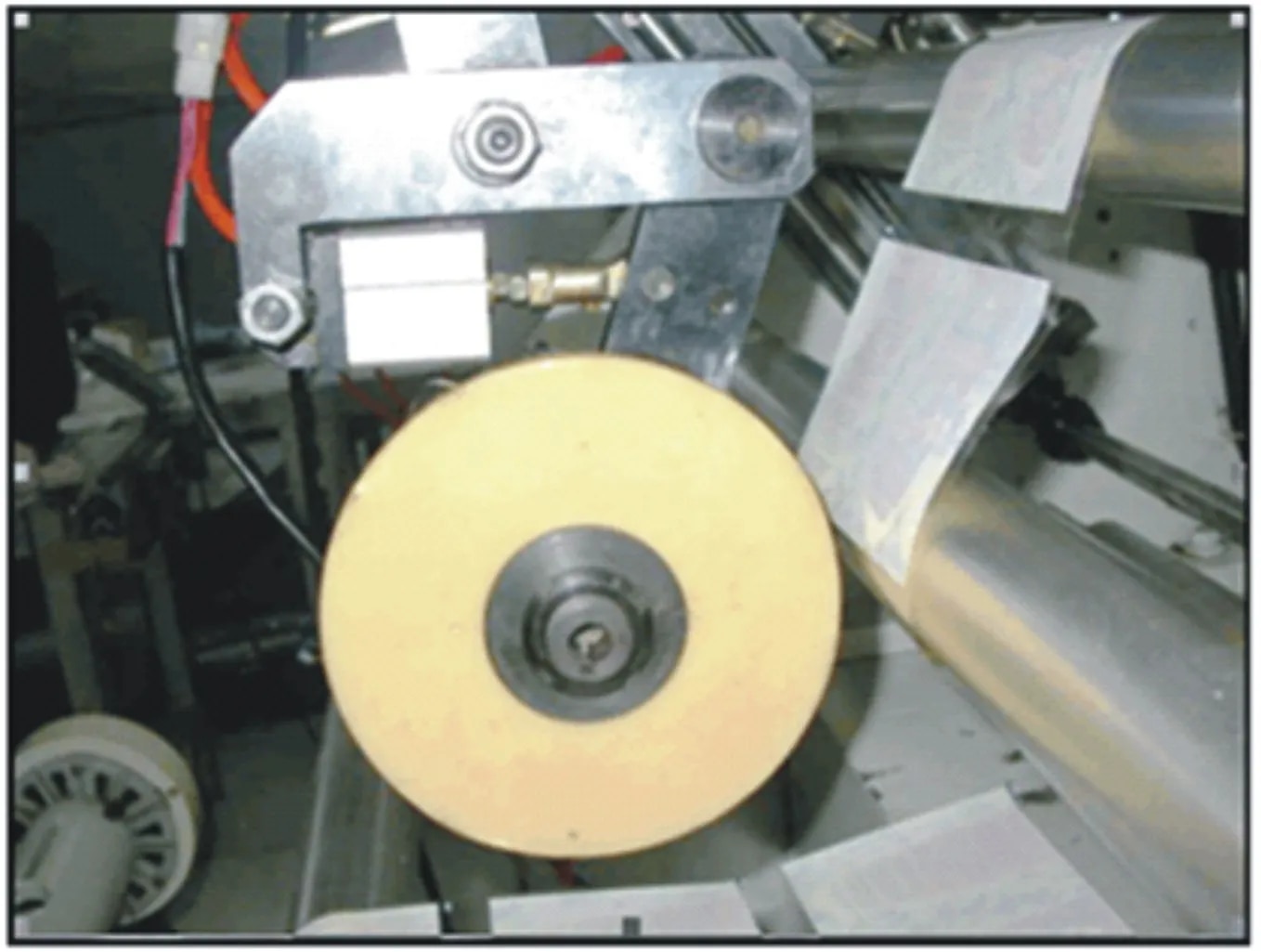 Hot Melt Adhesive Disc Applicator for shrink-label centre gluing machines image 1