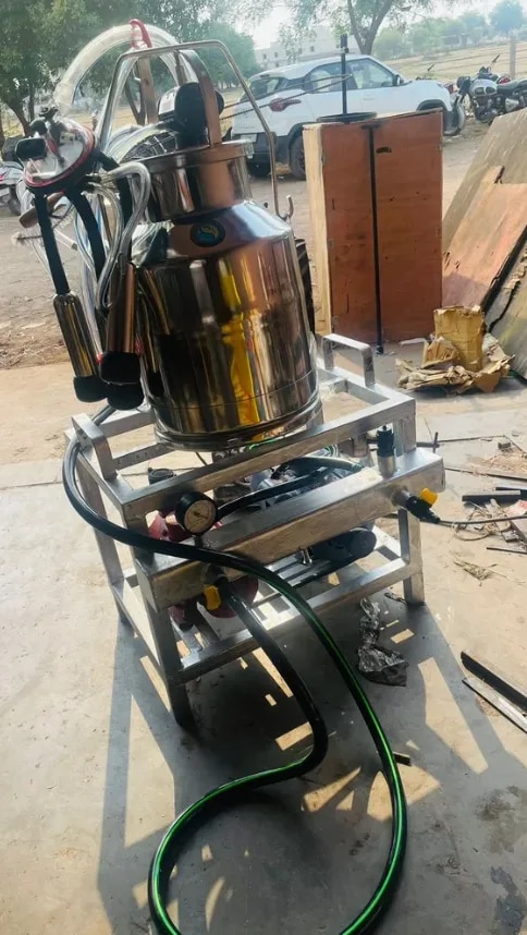 Single Bucket Cow Milking Machine image 1