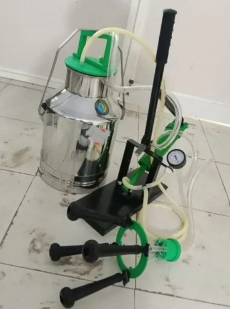 Hand Operated Milking Machine image 1