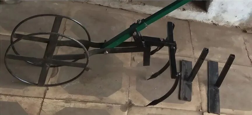 Double Wheel Hoe Weeder image 1